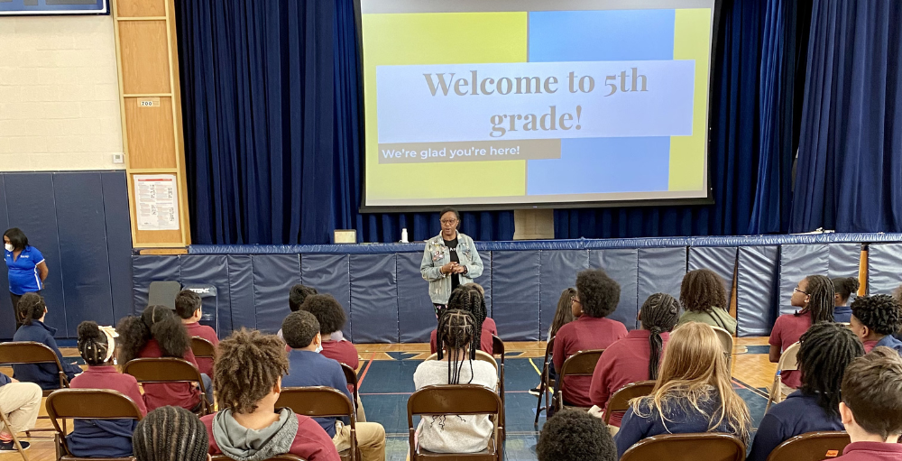Syracuse Academy of Science elementary school’s 4th-grade students toured the middle school, and met with 5th-grade teachers prior to their moving up ceremony.