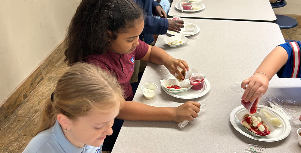 Chartwells Provides Syracuse Academy of Science Elementary Atoms with Nutrition Education