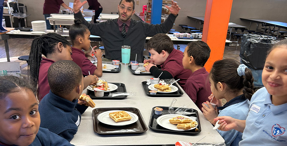 Superintendent Dr. Hayali Shares Special Breakfast with Syracuse Academy of Science 2nd-Graders