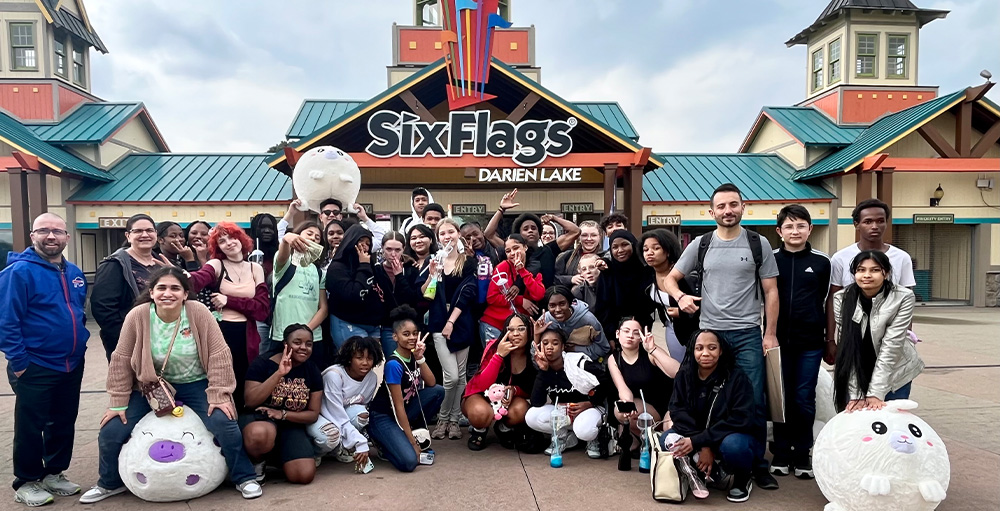 8th Grade Syracuse Academy of Science Students Take Trip to Six Flags