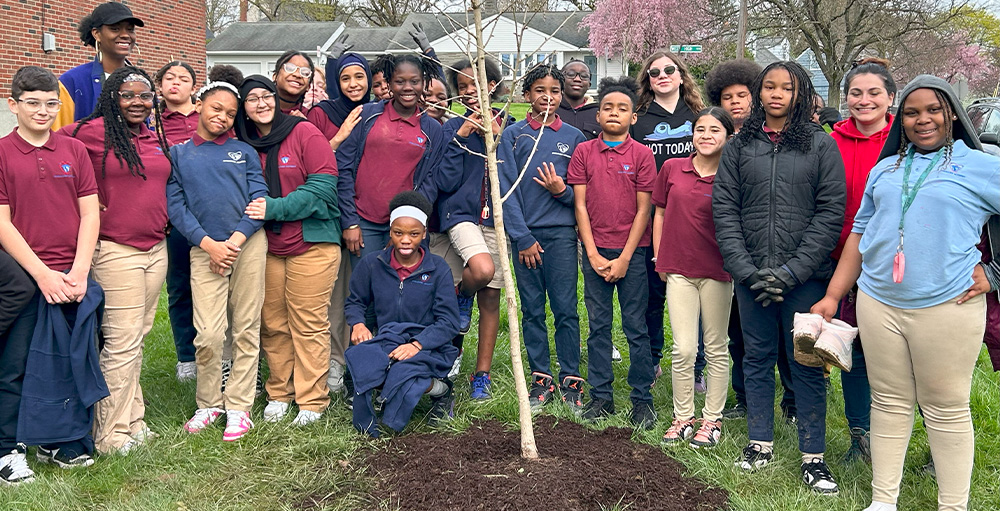 Syracuse Academy of Science Middle Schools Students Plant Trees for Earth Day