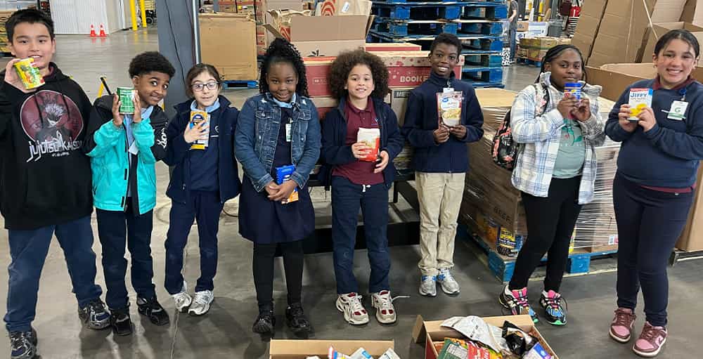 SAS ES Donates Over 500 Pounds of Food to Food Bank of CNY